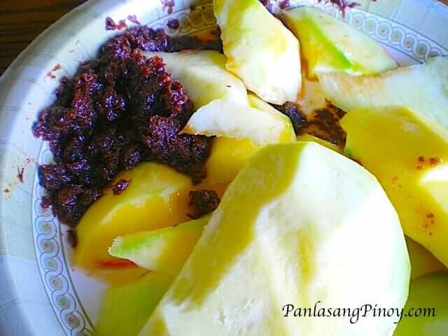 manggang hilaw with bagoong - green mango with shrimp paste