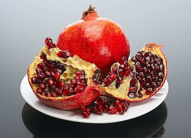 How to enjoy eating pomegranate
