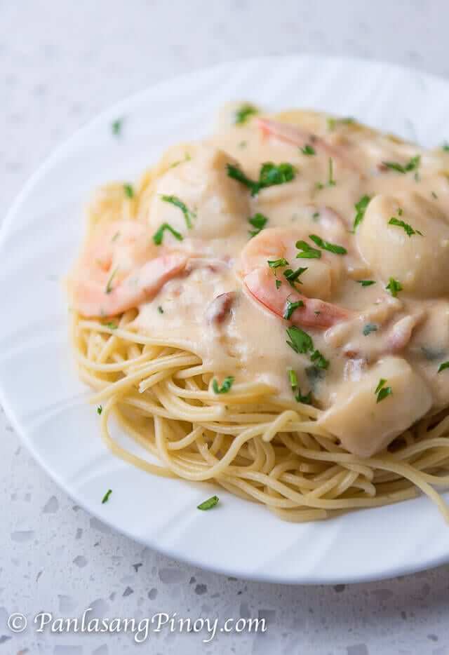 seafood shrimp alfredo with scallops pasta