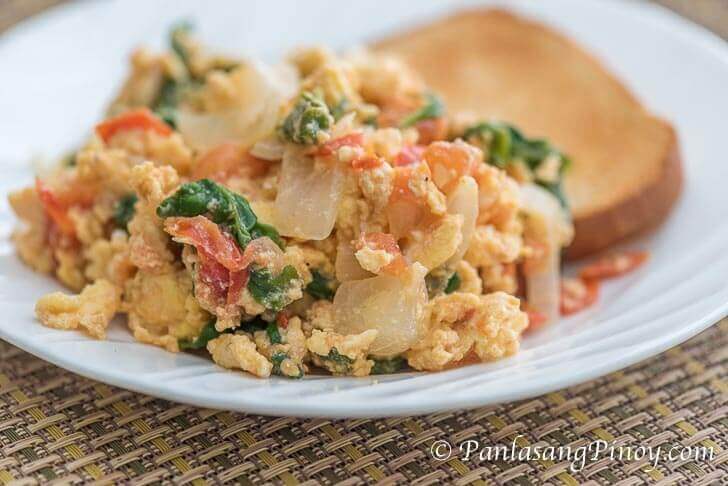 Breakfast Scrambled Eggs with Tomato, Onion, and Spinach