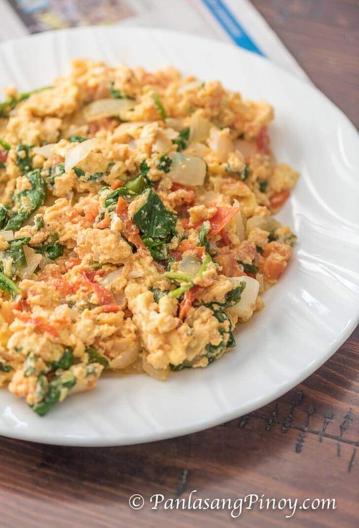 Scrambled Eggs with Tomato, Onion, and Spinach
