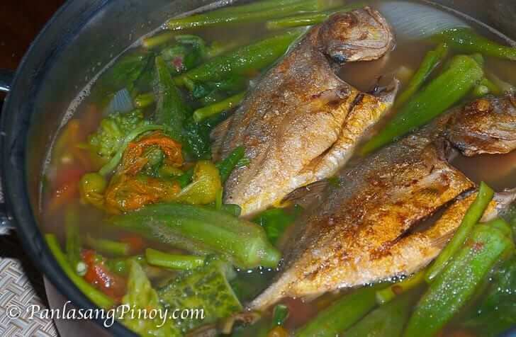 Dinengdeng avec poisson frit