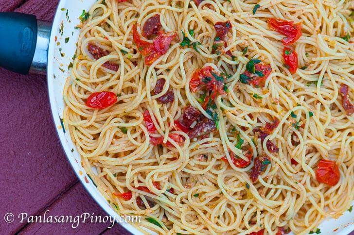 Fresh Basil and Sun Dried Tomato Spaghetti Pasta_