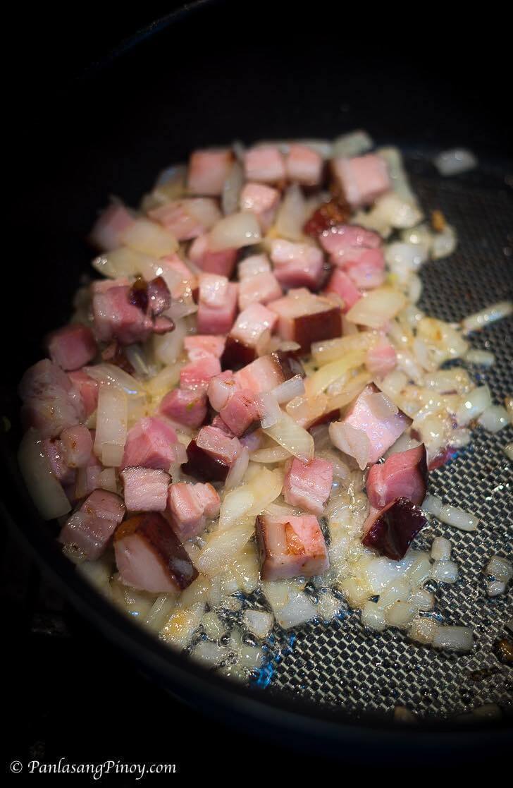 salteado de tocino y cebolla