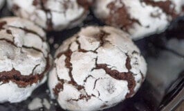 Easy Chocolate Crinkle Cookies Recipe_
