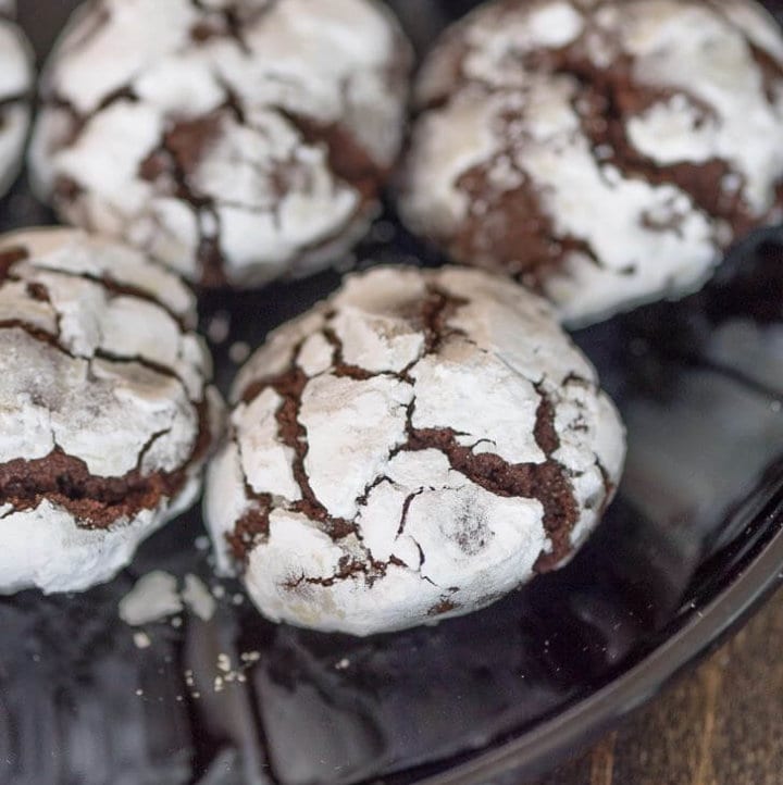 Easy Chocolate Crinkle Cookies Recipe_