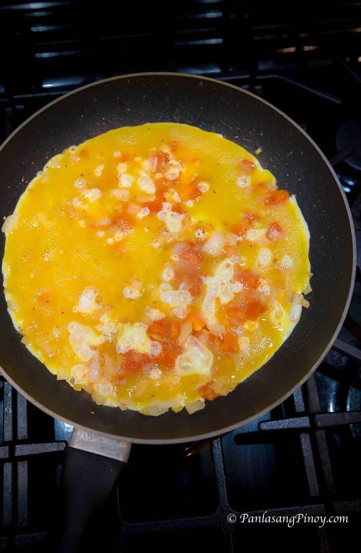 Cooking Pinoy Omelette on a Pan