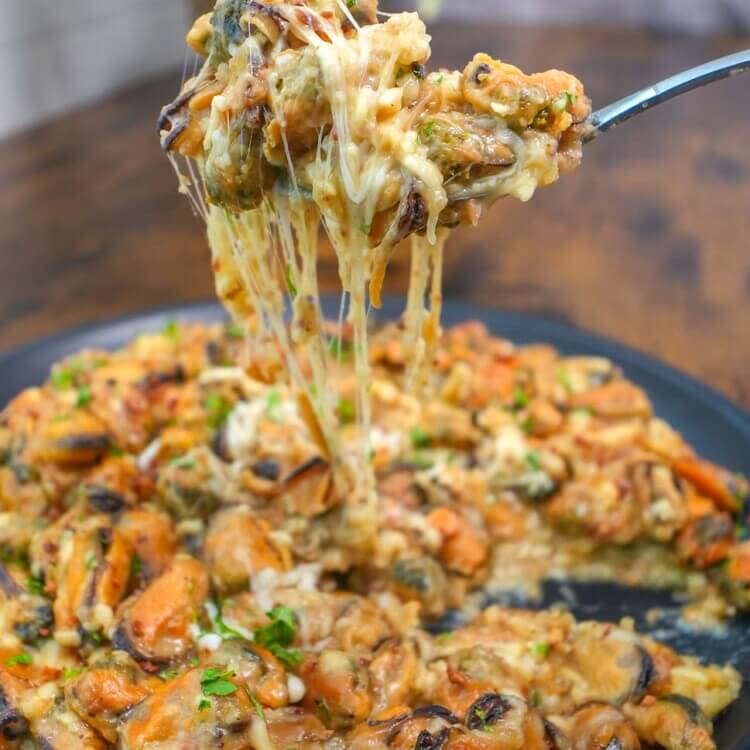 Cheesy garlic mussels
