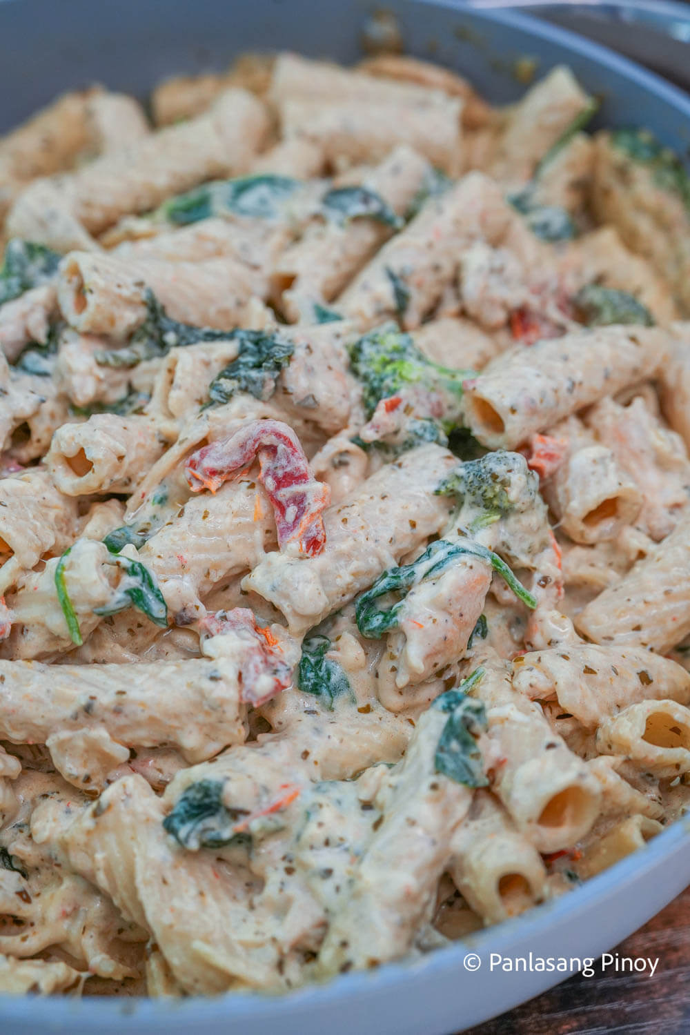 Chicken pesto rigatoni pasta