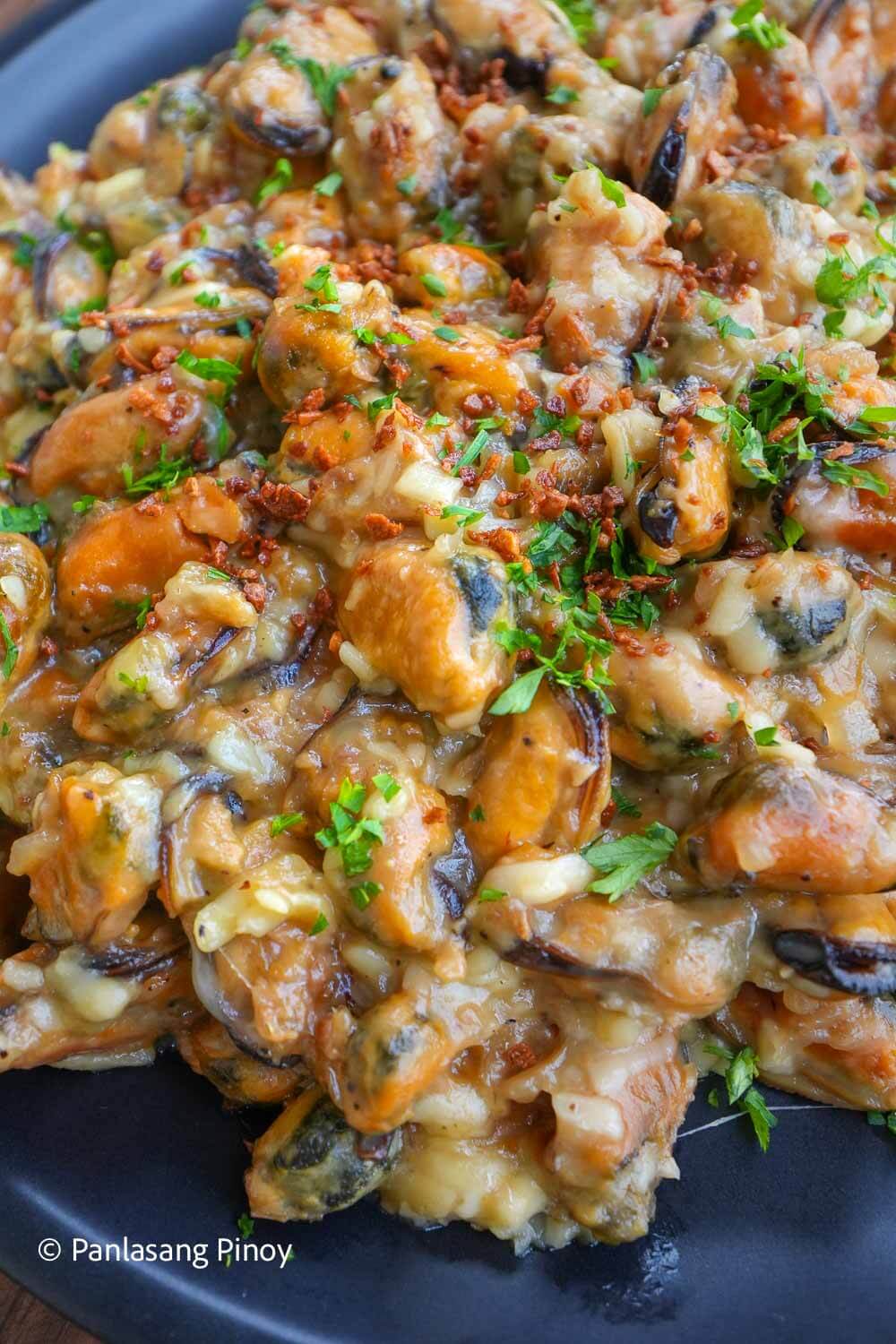 garlic butter mussels on a plate