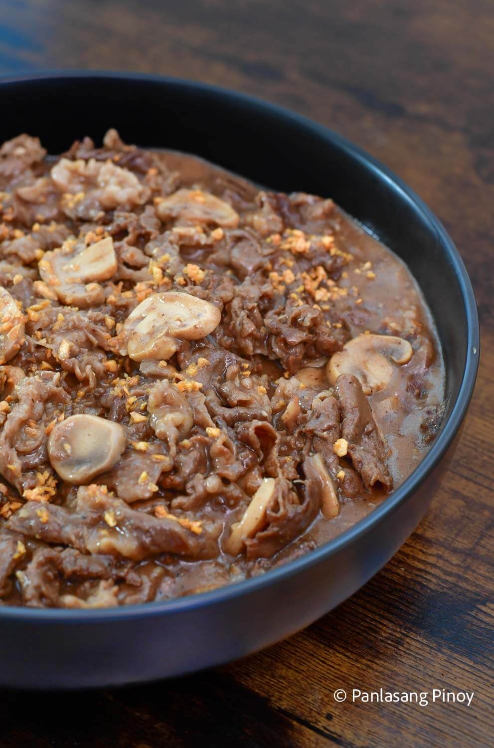 Garlic pepper beef in mushroom gravy