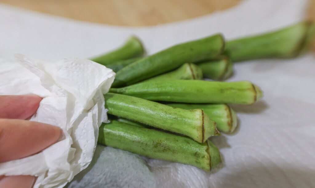 Pat dry the okra