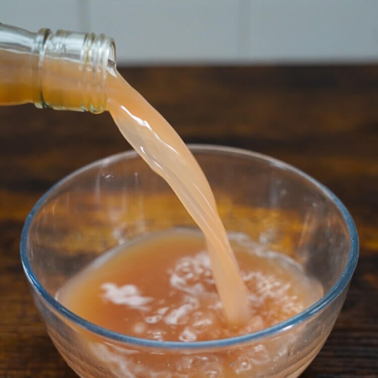 Pouring sukaång tuba into a bowl