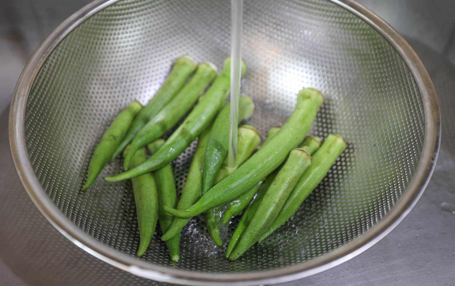 Rinsing the okra pods with water