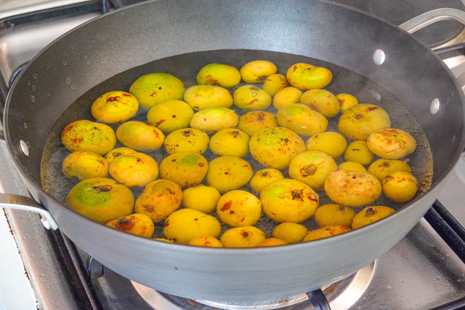 Boiling the batwan fruit